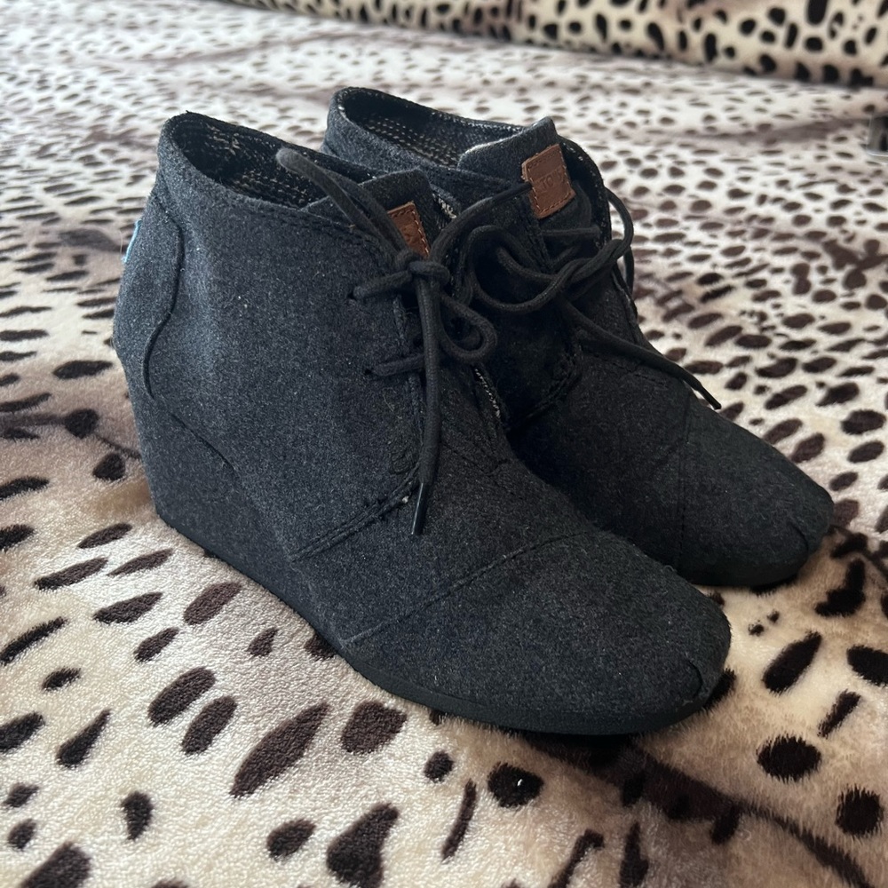 TOMS Desert Wedge  Ankle Boots 7